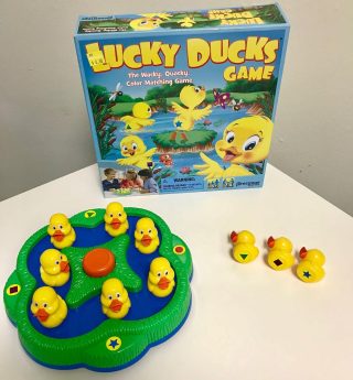 I’ve used this game all week and the kids love it! The first to find all 3 ducks with the same shape wins. 😄I use it to target: 🦆 Turn-taking
🦆 Shapes
🦆 Counting
🦆 Reinforcement for artic drills